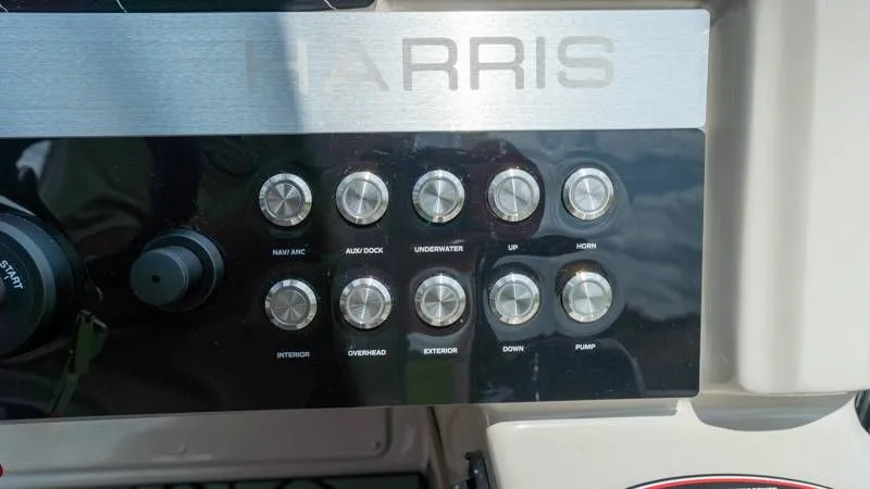 Slide: The Image of Harris Grand Mariner 250 SLDH 2025 - 27