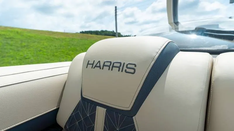 Slide: The Image of Harris Grand Mariner 250 SLDH 2025 - 28