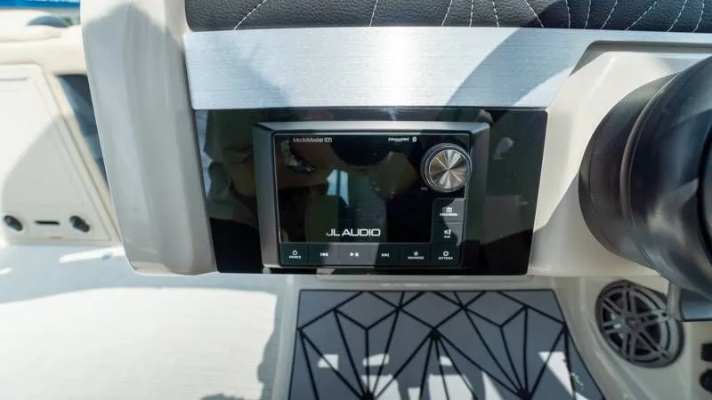 Slide: The Image of Harris Grand Mariner 250 SLDH 2025 - 32