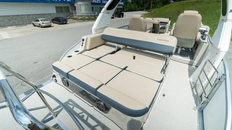 Slide: The Image of Harris Grand Mariner 250 SLDH 2025 - 38