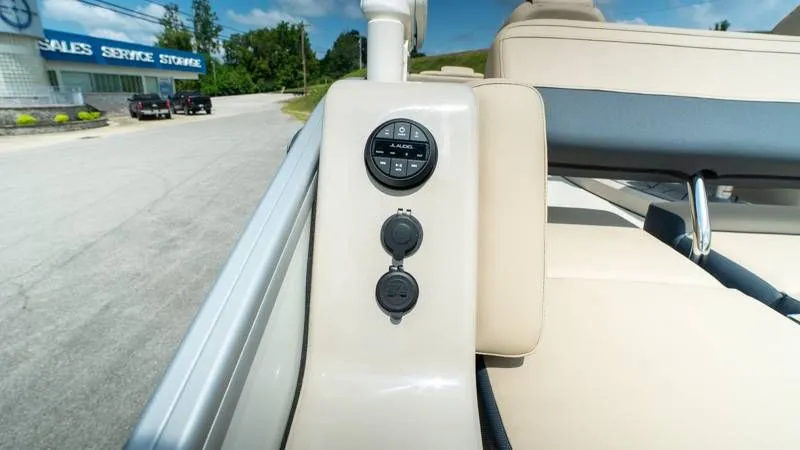 Slide: The Image of Harris Grand Mariner 250 SLDH 2025 - 46