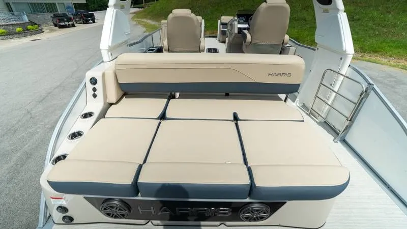 Slide: The Image of Harris Grand Mariner 250 SLDH 2025 - 47