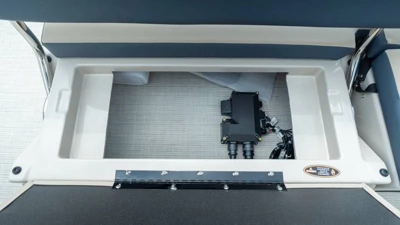 Slide: The Image of Harris Grand Mariner 250 SLDH 2025 - 49