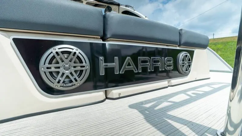 Slide: The Image of Harris Grand Mariner 250 SLDH 2025 - 50