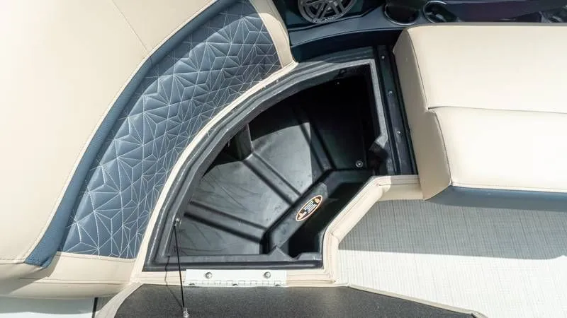 Slide: The Image of Harris Grand Mariner 250 SLDH 2025 - 51