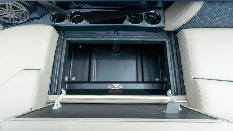 Slide: The Image of Harris Grand Mariner 250 SLDH 2025 - 53