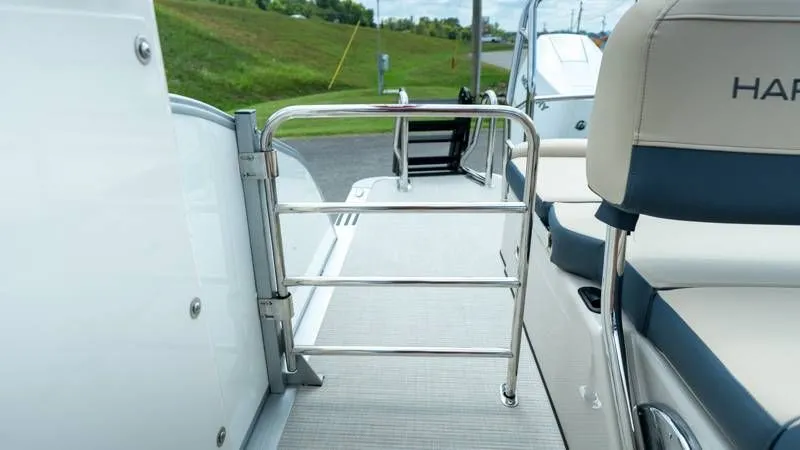 Slide: The Image of Harris Grand Mariner 250 SLDH 2025 - 55