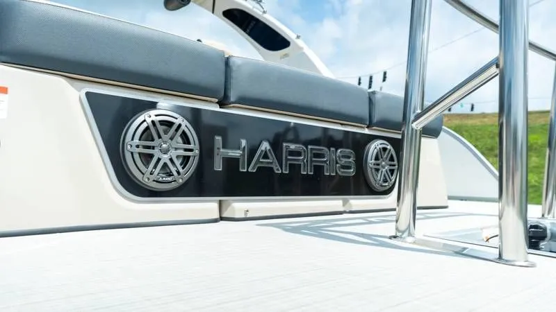 Slide: The Image of Harris Grand Mariner 250 SLDH 2025 - 9