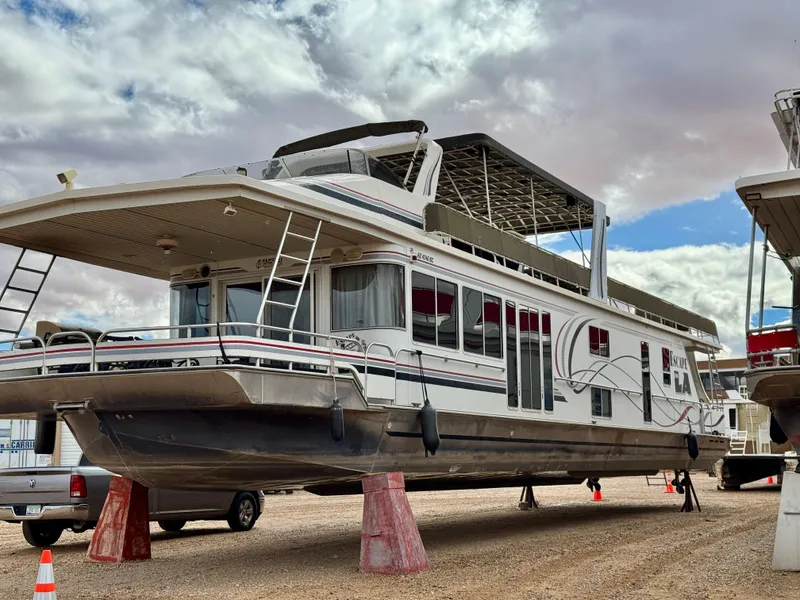 The Image of Houseboat "Escape From LA" on land, Fantasy make, 2000 model, under cloudy sky. - 1