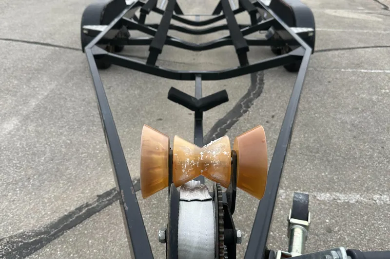 Slide: The Image of Trailer for 2005 Malibu Sunsetter 23 XTi boat on pavement. - 24