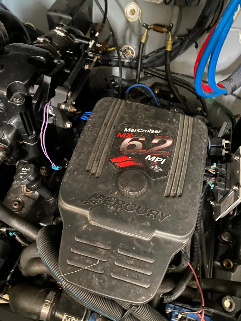 Slide: The Image of MerCruiser 6.2 MPI engine in a 2003 Sea Ray 320 Sundancer boat. - 15