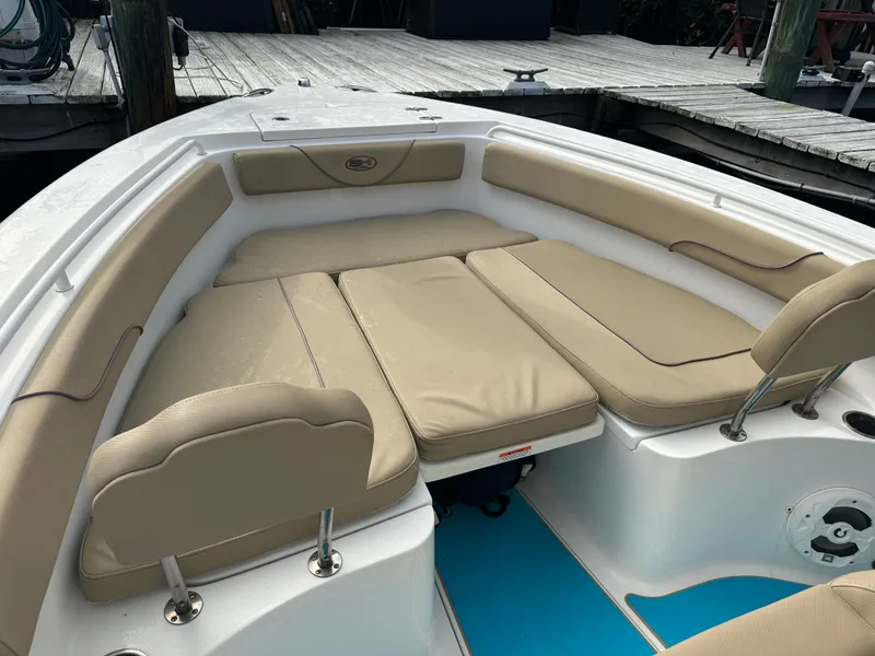 Slide: The Image of 2018 Sea Hunt 25 Gamefish boat with beige cushioned seating in the bow area. - 19