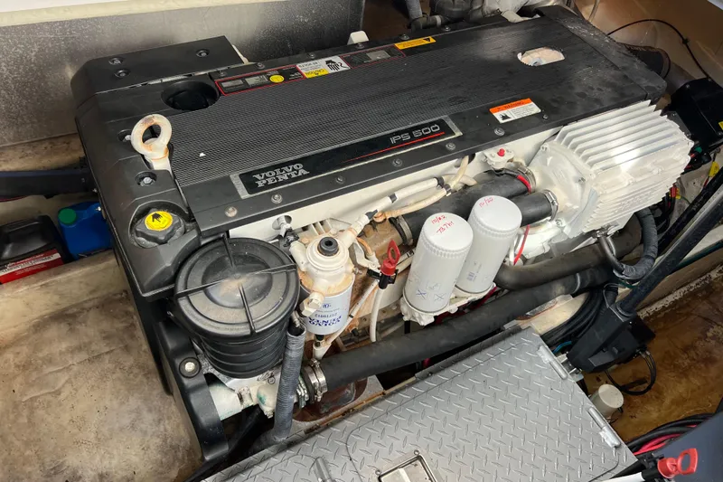 Slide: The Image of Volvo Penta IPS 500 engine in a 2008 Four Winns V378 boat. - 43