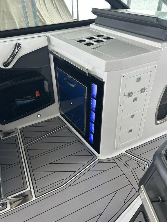 Slide: The Image of Monterey 378SS 2023 - 60