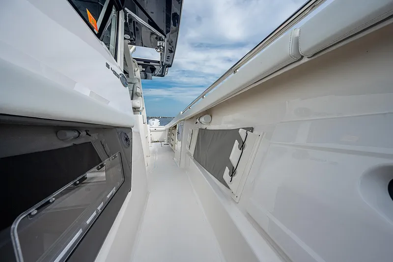 Slide: The Image of Pursuit S 428 Sport 2022 - 24