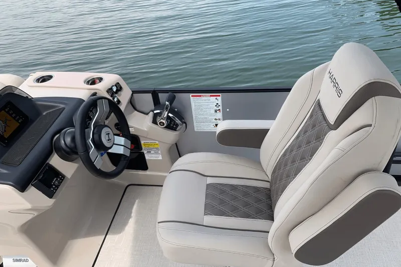 Slide: The Image of Harris Sunliner 250 Sport 2025 - 11