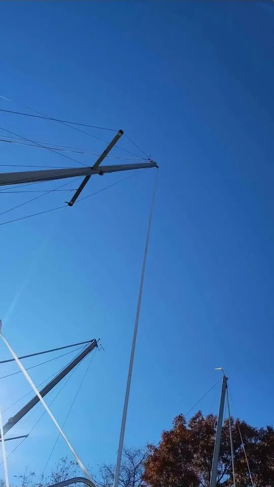 Slide: The Image of Mast of 1984 Catalina Sloop sailboat against clear blue sky. - 4