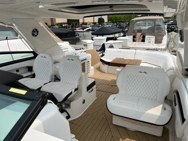 Slide: The Image of Sea Ray SLX 400 2022 - 12