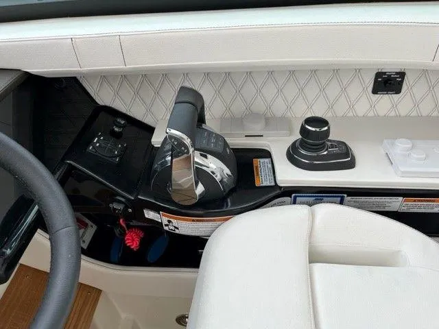 Slide: The Image of Sea Ray SLX 400 2022 - 15