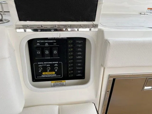 Slide: The Image of Sea Ray SLX 400 2022 - 19