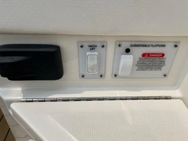 Slide: The Image of Sea Ray SLX 400 2022 - 20