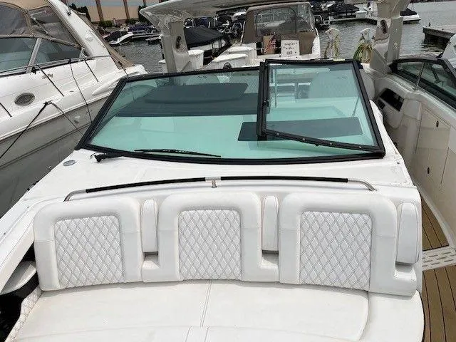 Slide: The Image of Sea Ray SLX 400 2022 - 25