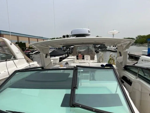 Slide: The Image of Sea Ray SLX 400 2022 - 26