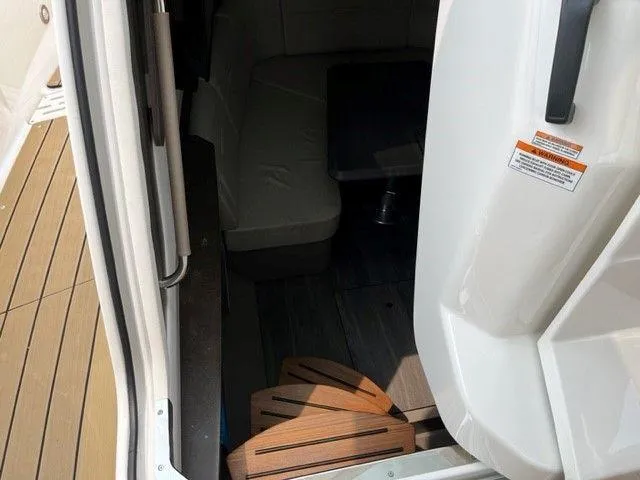 Slide: The Image of Sea Ray SLX 400 2022 - 27