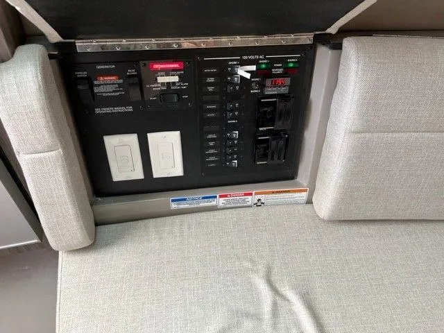 Slide: The Image of Sea Ray SLX 400 2022 - 31