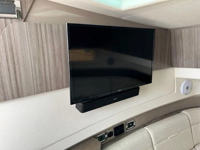 Slide: The Image of Sea Ray SLX 400 2022 - 32