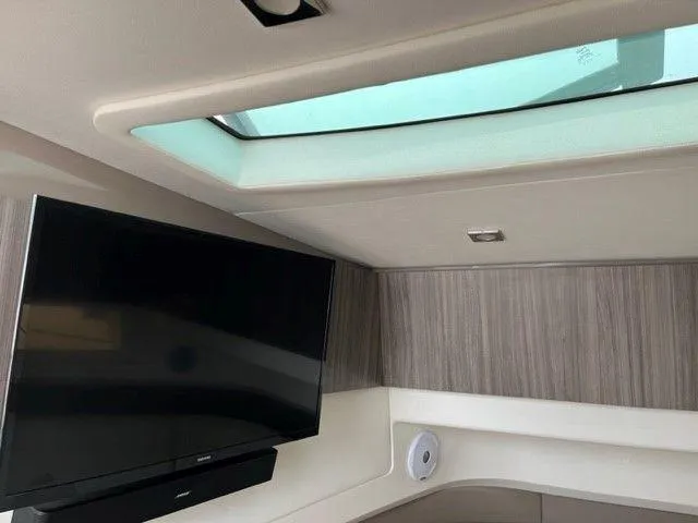 Slide: The Image of Sea Ray SLX 400 2022 - 33