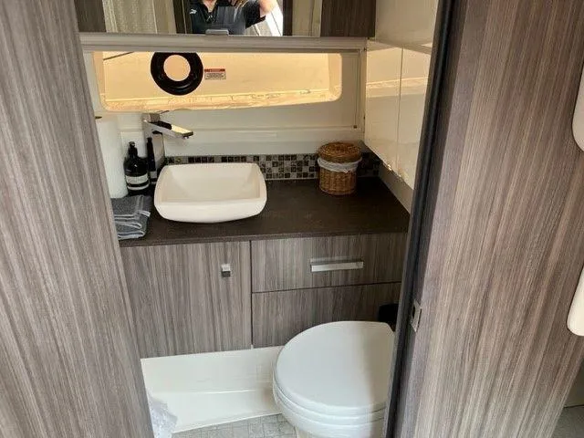 Slide: The Image of Sea Ray SLX 400 2022 - 34