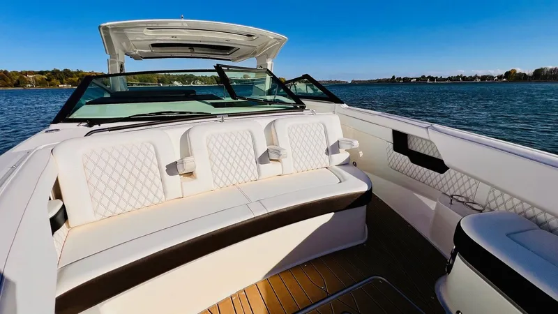 Slide: The Image of Sea Ray SLX 400 2022 - 47