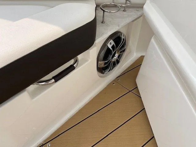 Slide: The Image of Sea Ray SLX 400 2022 - 7