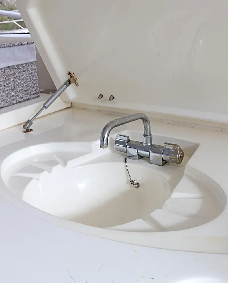 Slide: The Image of Anchor winch on 2000 Sunseeker Predator 74 yacht deck. - 12