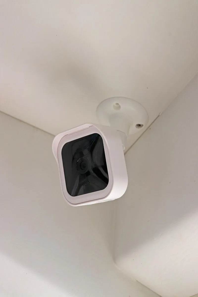 Slide: The Image of Interior of 2000 Sunseeker Predator 74 yacht with two white captain chairs. - 27