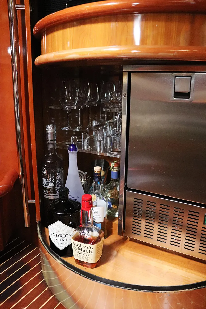 Slide: The Image of Interior of 2000 Sunseeker Predator 74 yacht with sleek design and modern amenities. - 32