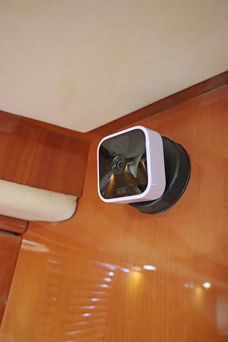 Slide: The Image of Dishwasher with dishes inside on Sunseeker Predator 74 yacht, 2000 model. - 48