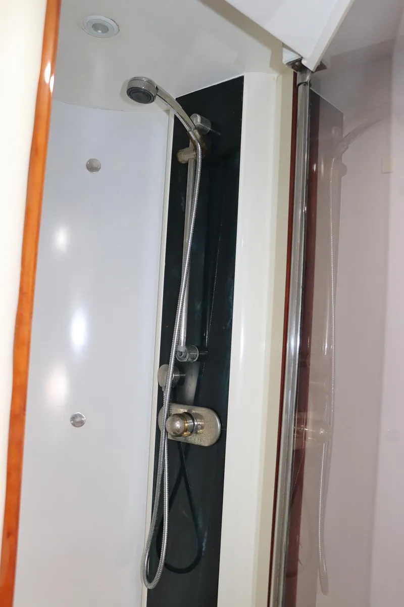 Slide: The Image of Compass on Sunseeker Predator 74 yacht, 2000 model, showing navigation details. - 69