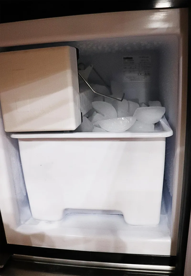 Slide: The Image of Ice maker inside a Sunseeker Predator 74 yacht, 2000 model. - 73