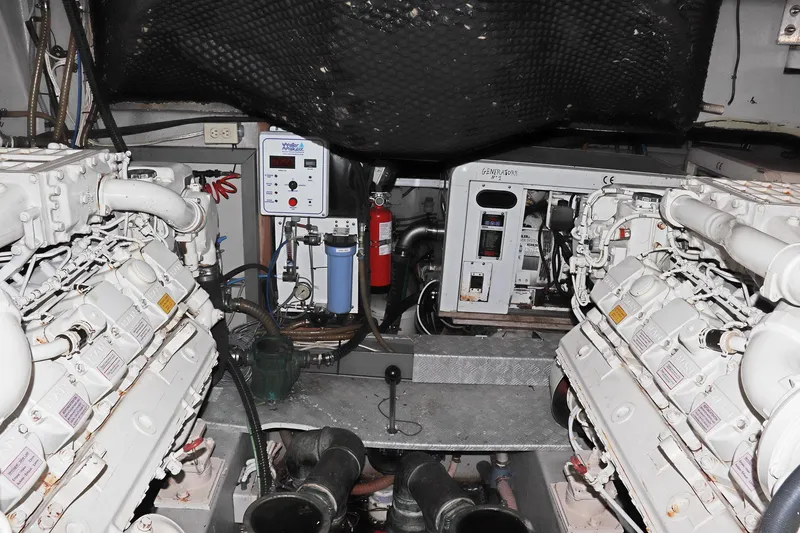 Slide: The Image of Sunseeker Predator 74 2000 - 79