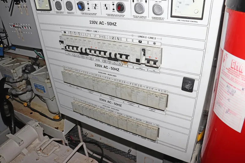 Slide: The Image of Sunseeker Predator 74 2000 - 80