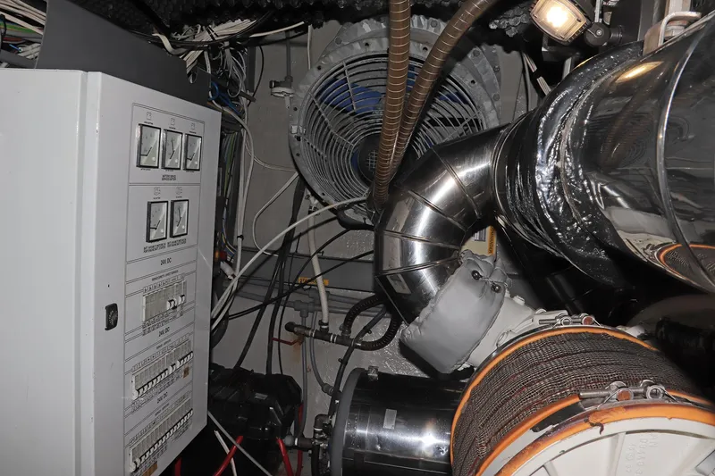 Slide: The Image of Sunseeker Predator 74 2000 - 98