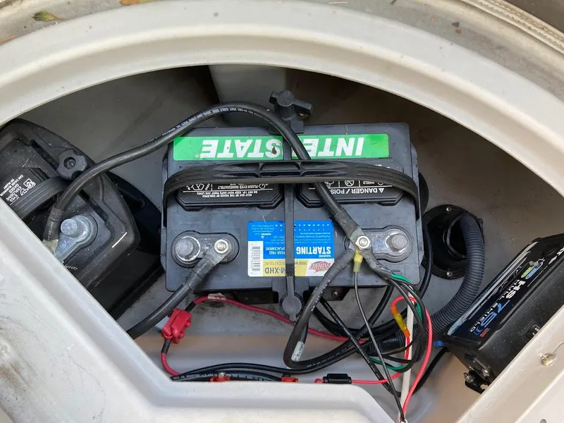 Slide: The Image of Battery compartment of a 2021 Bennington SX23 175HP MERCURY boat. - 27