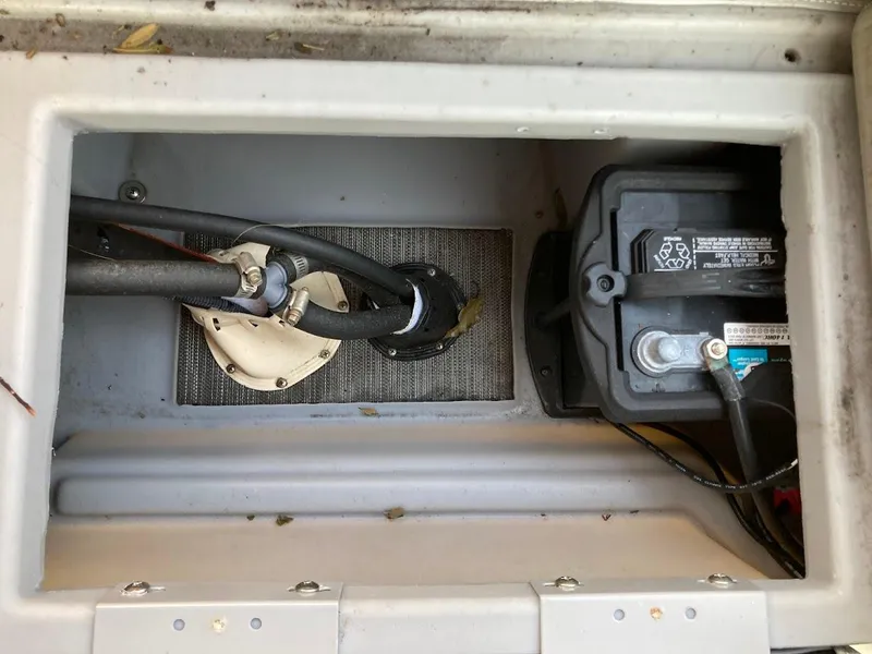 Slide: The Image of Battery compartment of a 2021 Bennington SX23 175HP MERCURY boat. - 28