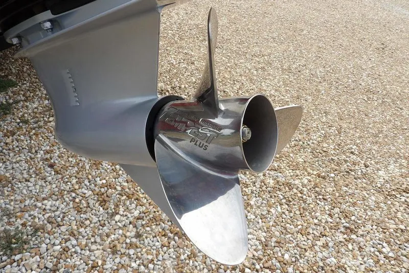 Slide: The Image of Propeller of 2025 Lund 2075 Pro-V Bass XS on gravel background. - 65