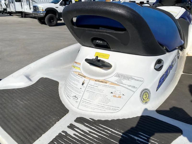 Slide: The Image of 2007 Kawasaki STX-12F jet ski with blue seat and safety instructions. - 20