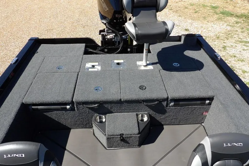 Slide: The Image of 2025 Lund 2075 Pro-V Bass XS boat interior with carpeted step and fire extinguisher symbol. - 38