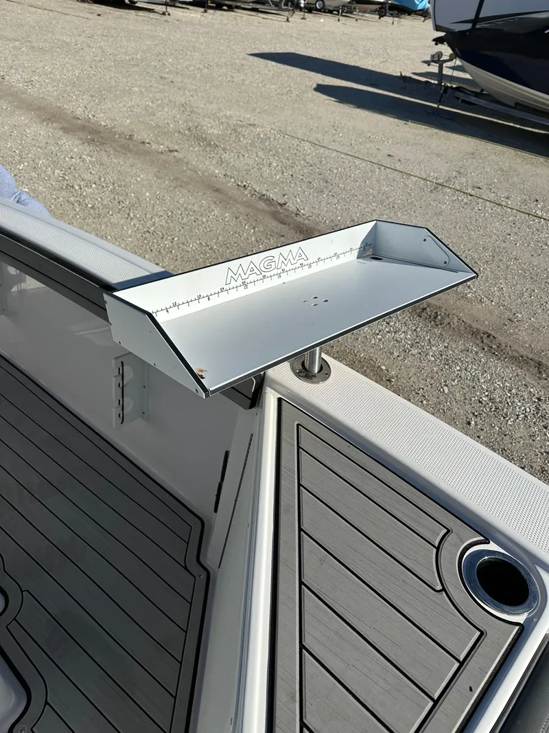 Slide: The Image of 2021 Yamaha Boats 210 FSH Sport with Magma fish cleaning station. - 17