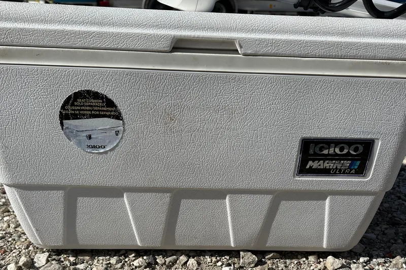 Slide: The Image of Igloo Marine Ultra cooler on a 2021 Yamaha Boats 210 FSH Sport. - 40